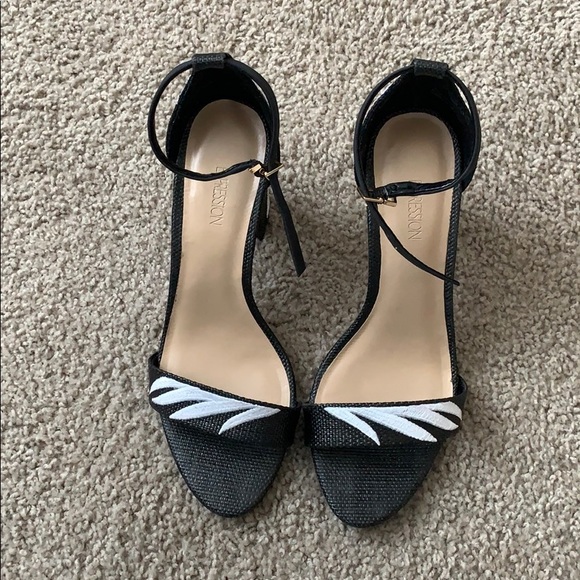 Expression Sandals - Picture 3 of 5